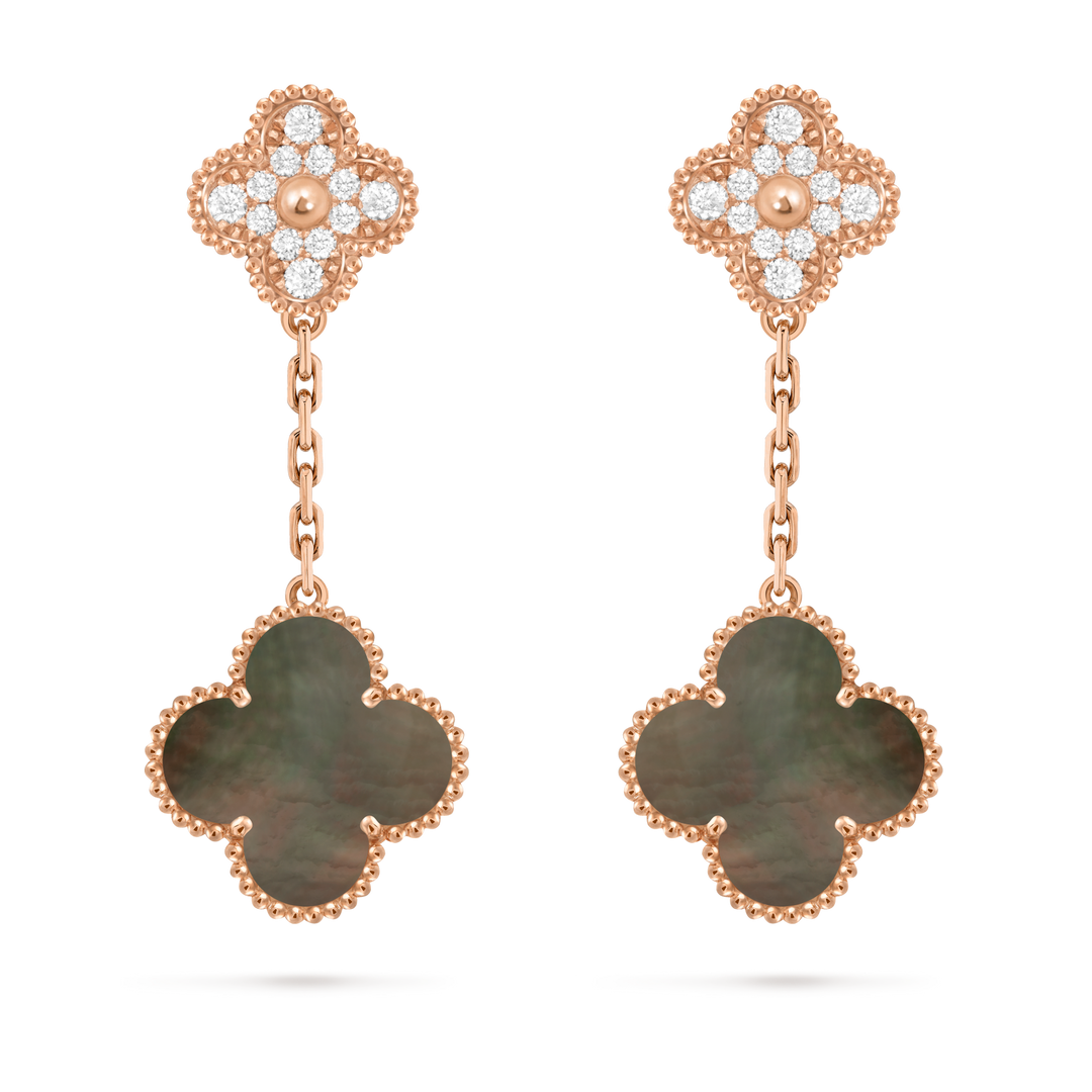 桜珠 — 四つ葉のチャームピアス（2モチーフ）