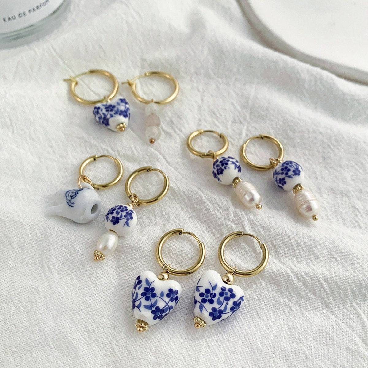 ブルー＆ホワイト ハートフープピアス