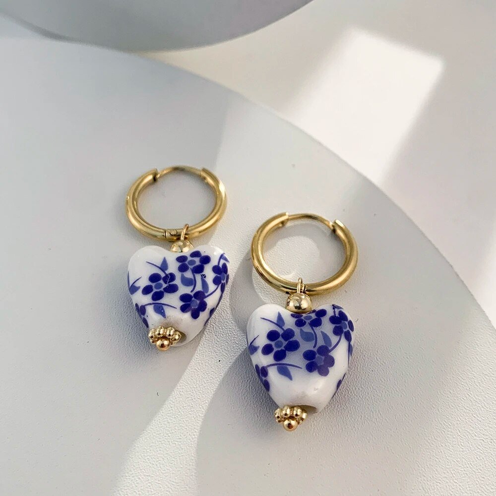 ブルー＆ホワイト ハートフープピアス