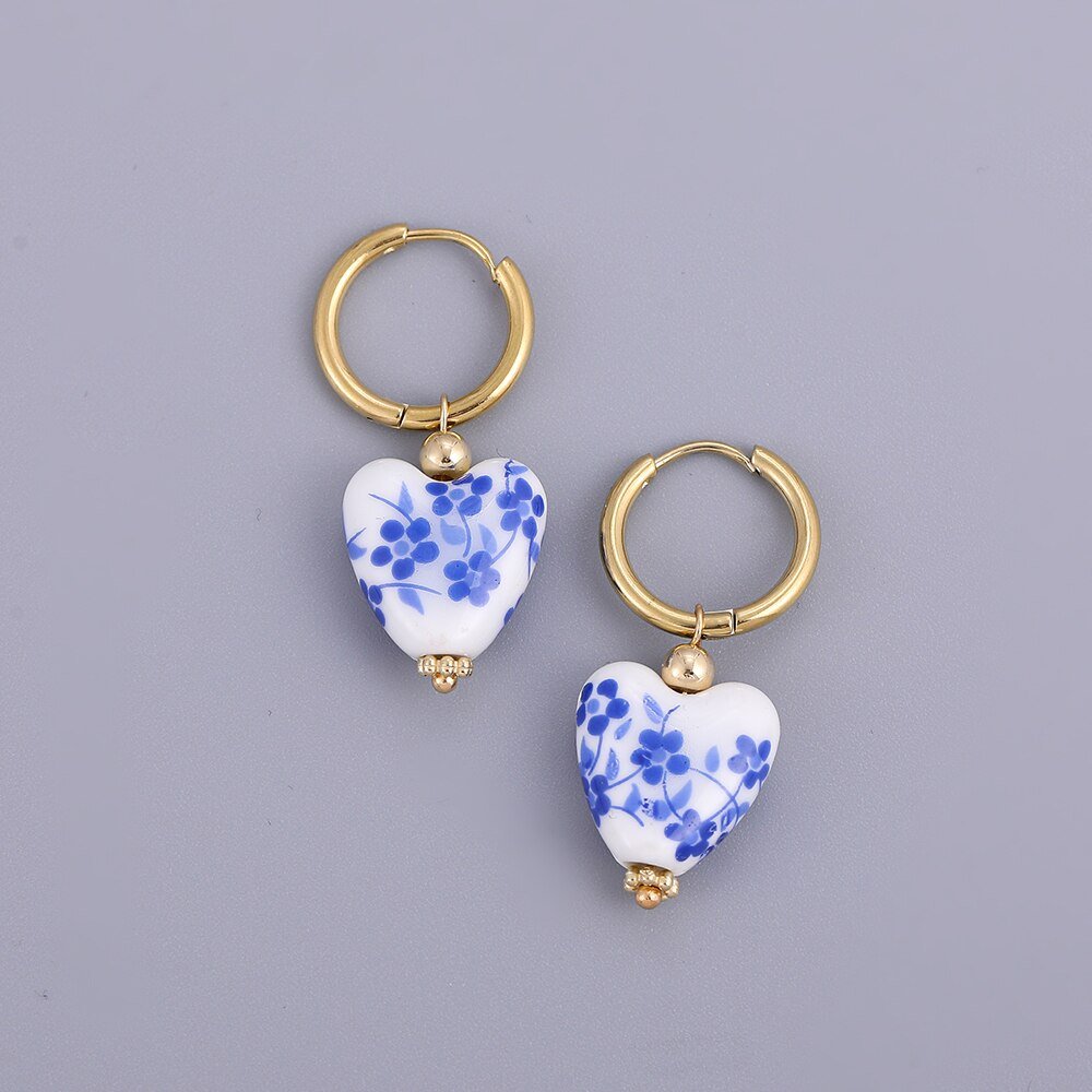 ブルー＆ホワイト ハートフープピアス