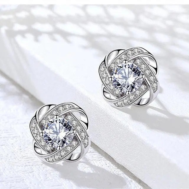 咲耶｜花咲くスパイラル ゴールドピアス クリスタル付き